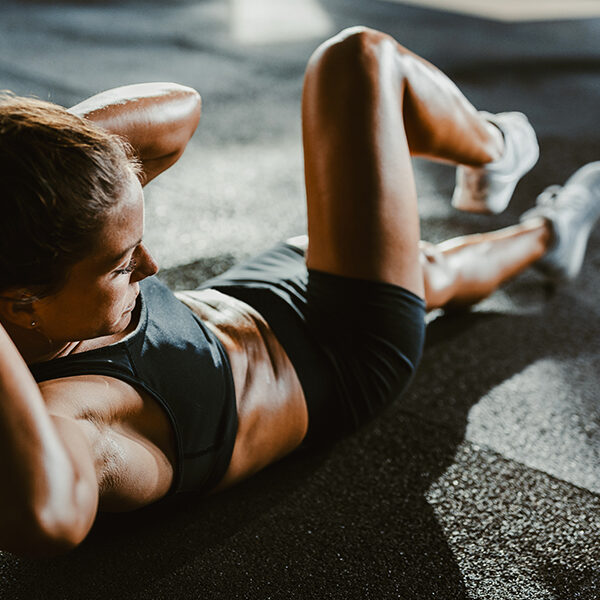 Bauchmuskeltraining: 8 effektive Tipps und Übungen für jeden Tag