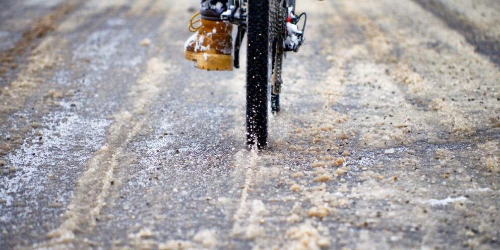 Winterfest Mit dem Fahrrad sicher über Schnee und Eis 