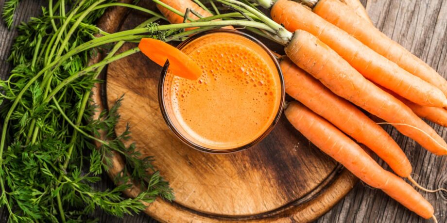 Karotten und Karottensaft können durch das enthaltene Beta-Carotin die Haut aufpolstern