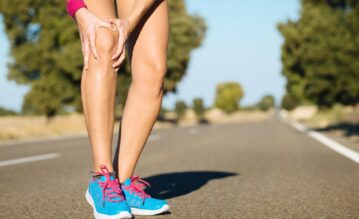 Äußere Knieschmerzen: 4 Ursachen und was dagegen hilft