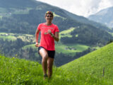 Läuferin Andrea Diethers beim Laufen in den Bergen