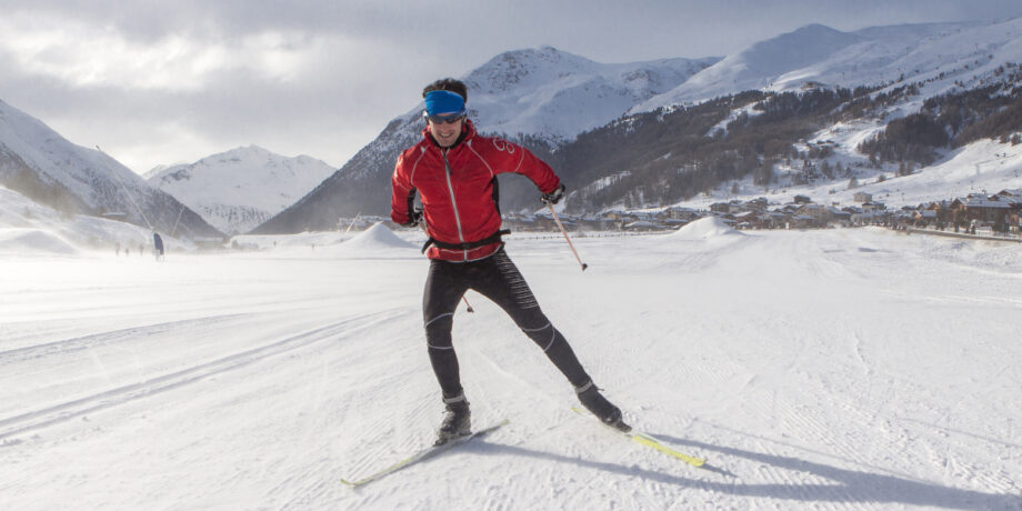 Sportler beim Skilanglauf im Skigebiet Deutschlands