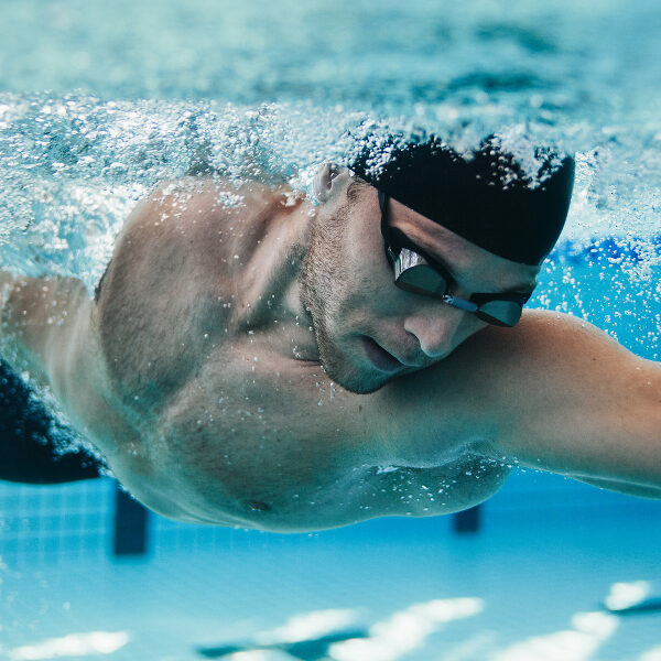 Kraulschwimmen lernen: Atmung, Armzug und Beinschlag verbessern