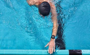 Schwimmtechnik verbessern: Übungen fürs Kraul- und Brustschwimmen