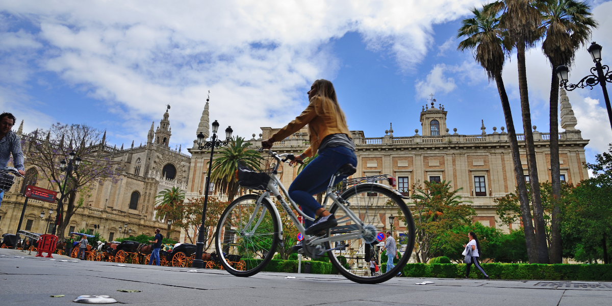 Sevilla – so erkundest du die andalusische Stadt auf zwei Rädern