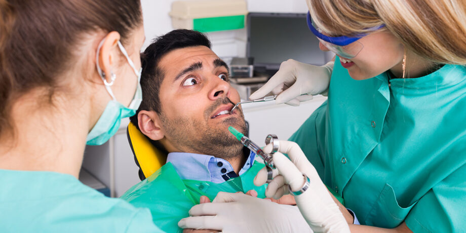 Mit bilateraler Stimulation die Angst vor dem Zahnarzt einfach wegklopfen. | © istock.com/JackF