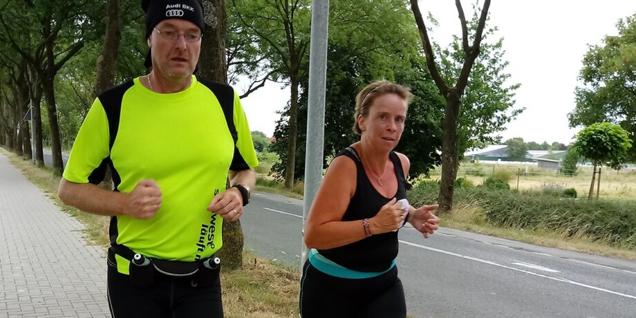 Laufen, Laufen, Laufen. Die Marathonvorbereitung von Holger und Monika war hart. Im Sommer ging es oft morgens um kurz nach vier auf die Strecke, wegen der Hitze. ©privat