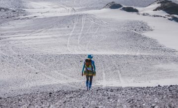 Hunderte Kilometer vor der Brust. Dörte Schreinert trotzte beim Namib Race der Hitze. © Onni Cao