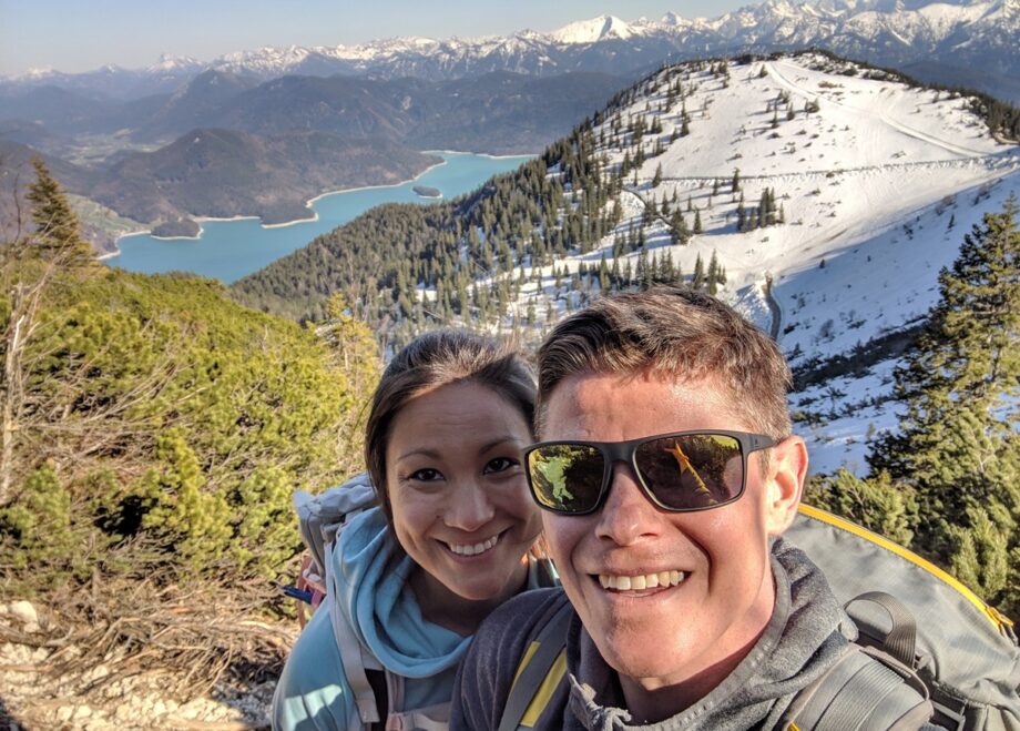 Selfie von Vicky und Philip in den Bergen.