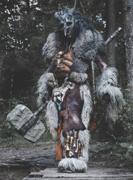 Larper Moritz verkleidet in seiner Rolle als Trollschamane.