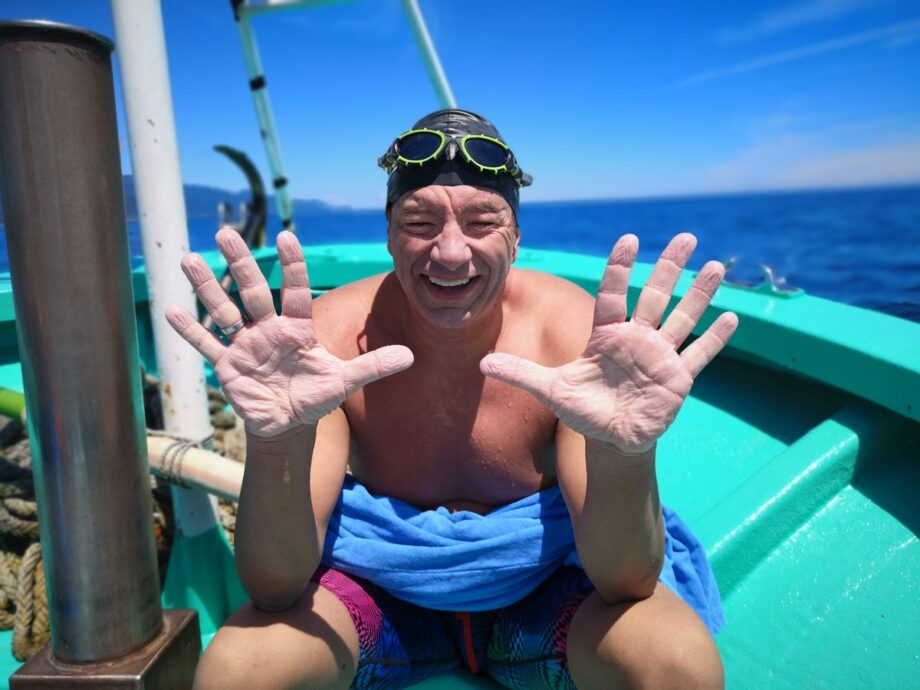 André Wiersig hat schrumpelige Hände nach 13 Stunden im Wasser