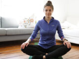 #BeatYesterday-Redakteurin macht im Home-Workout Yogaübungen mit ihrer Garmin Smartwatch
