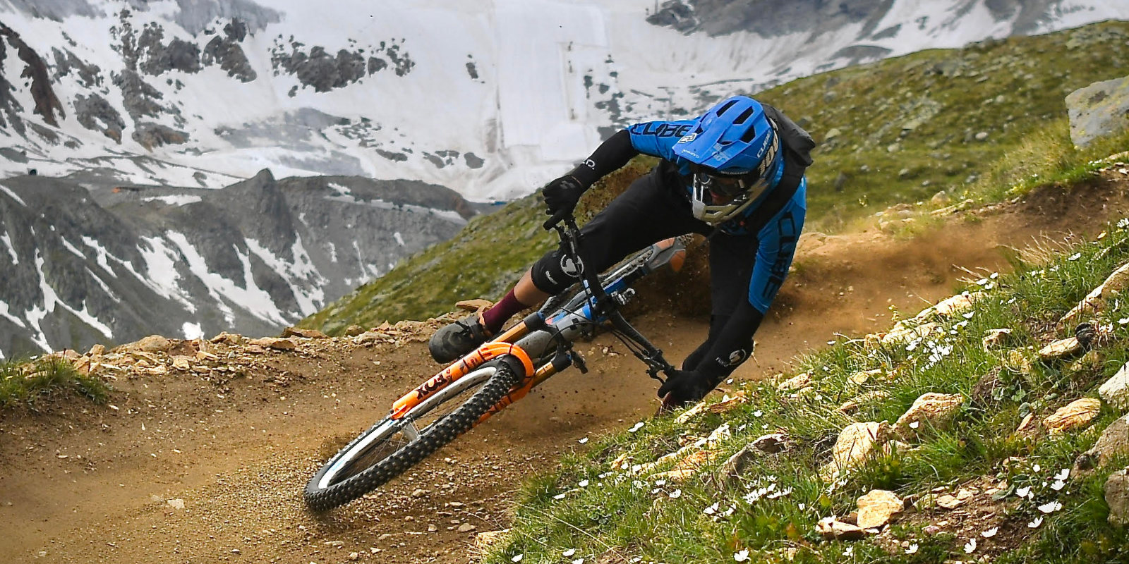 Gustl Wildhaber beim Bergabfahren mit dem Mountainbike