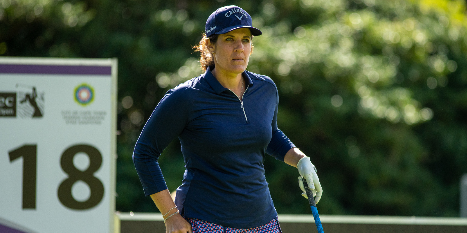 Caroline Rominger professionelle Golfspielerin auf dem Golfplatz