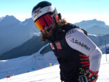 Michael Schargnagl grinst beim Skifahren in die Kamera