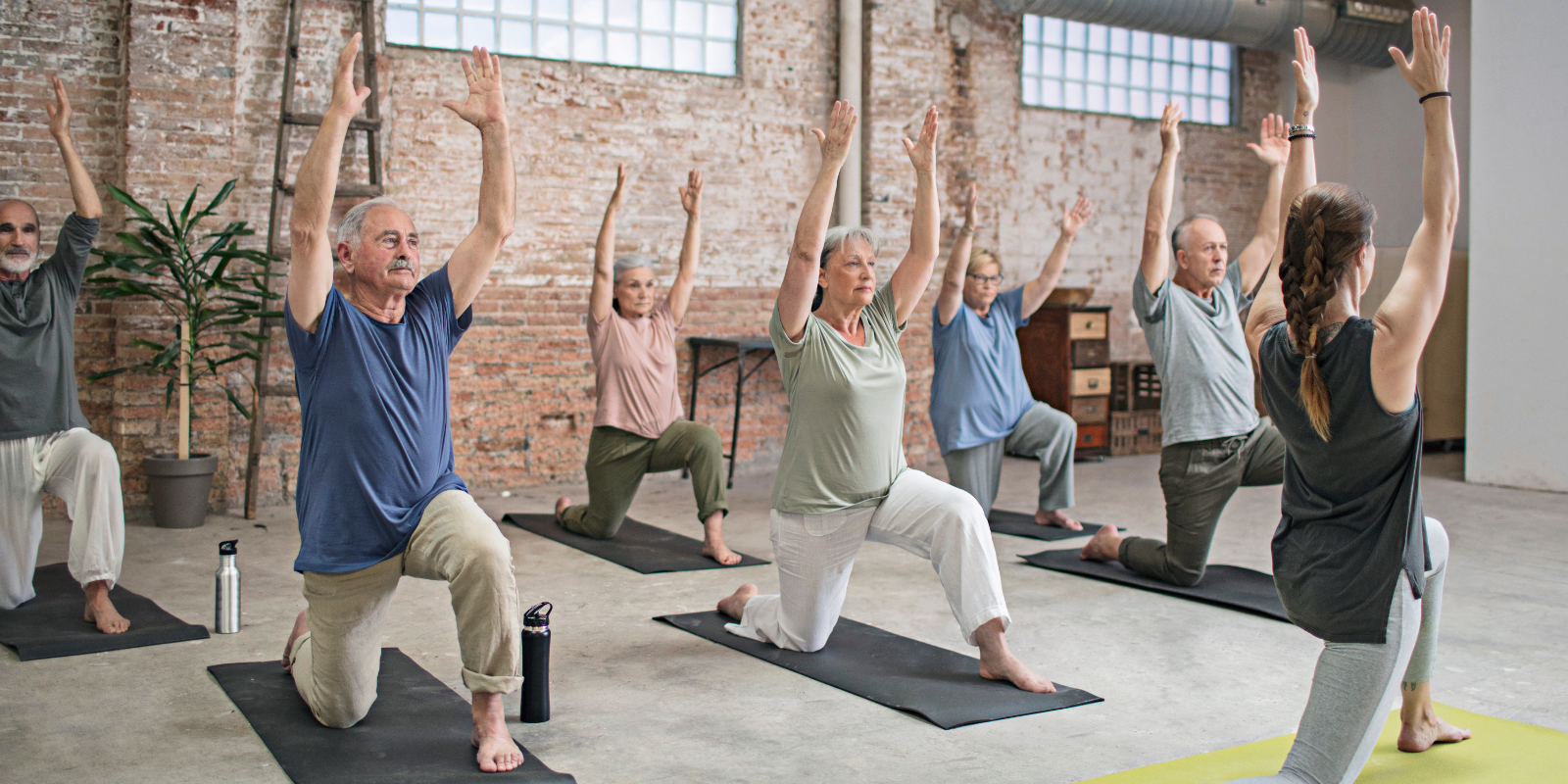 Yoga im Alter: Mit 70 den Kopfstand lernen