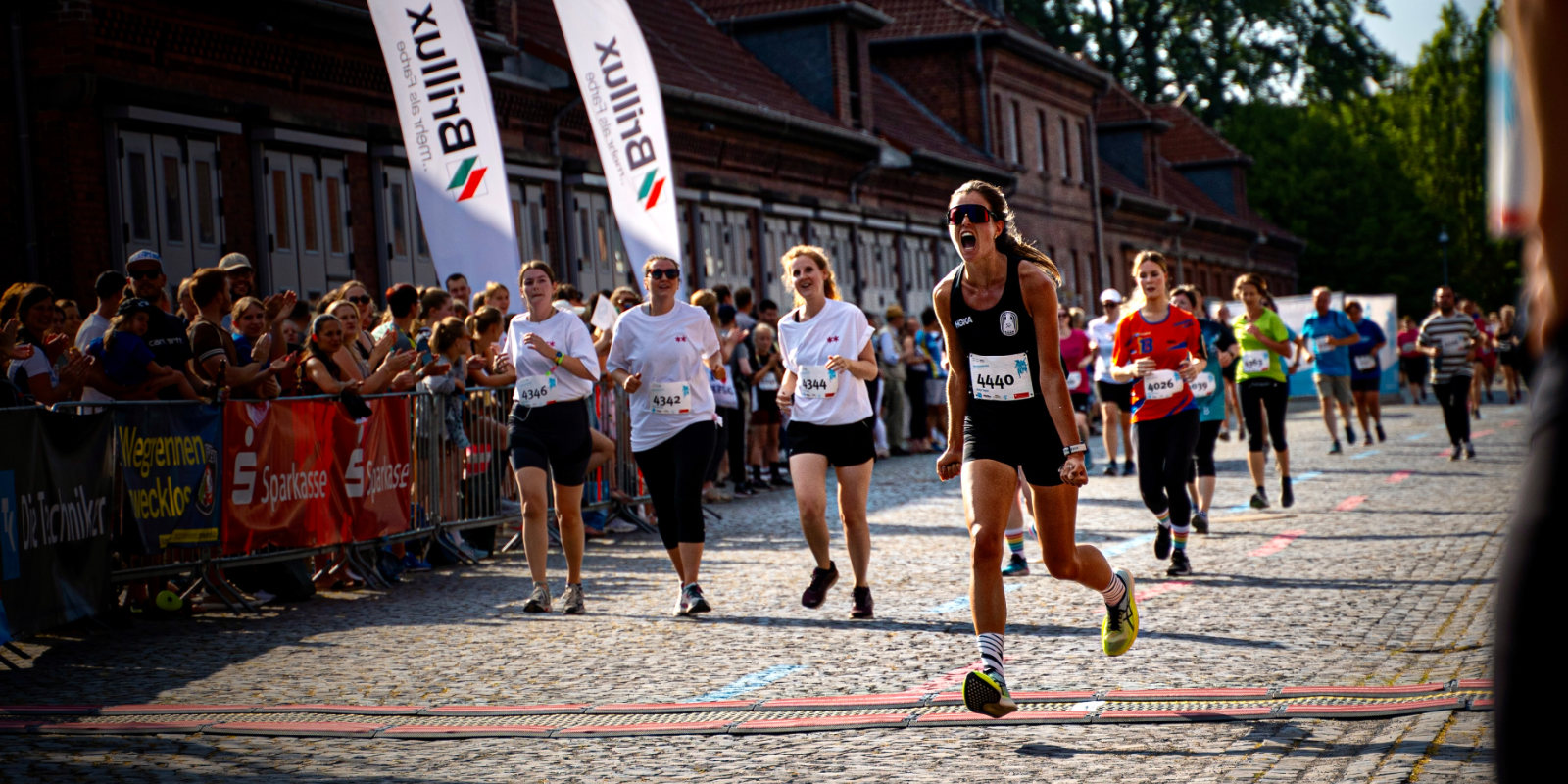 Katja Tegler im Ziel eines Marathons