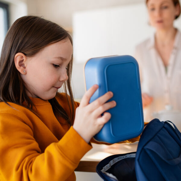 Kinder gesund ernähren: Was gehört in die perfekte Brotdose?