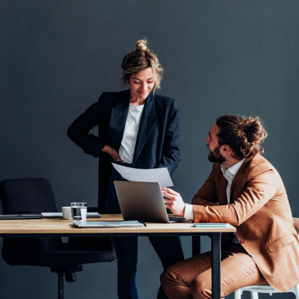 Gesünder arbeiten: So reduzierst du die größten Krankheitsrisiken im Job!