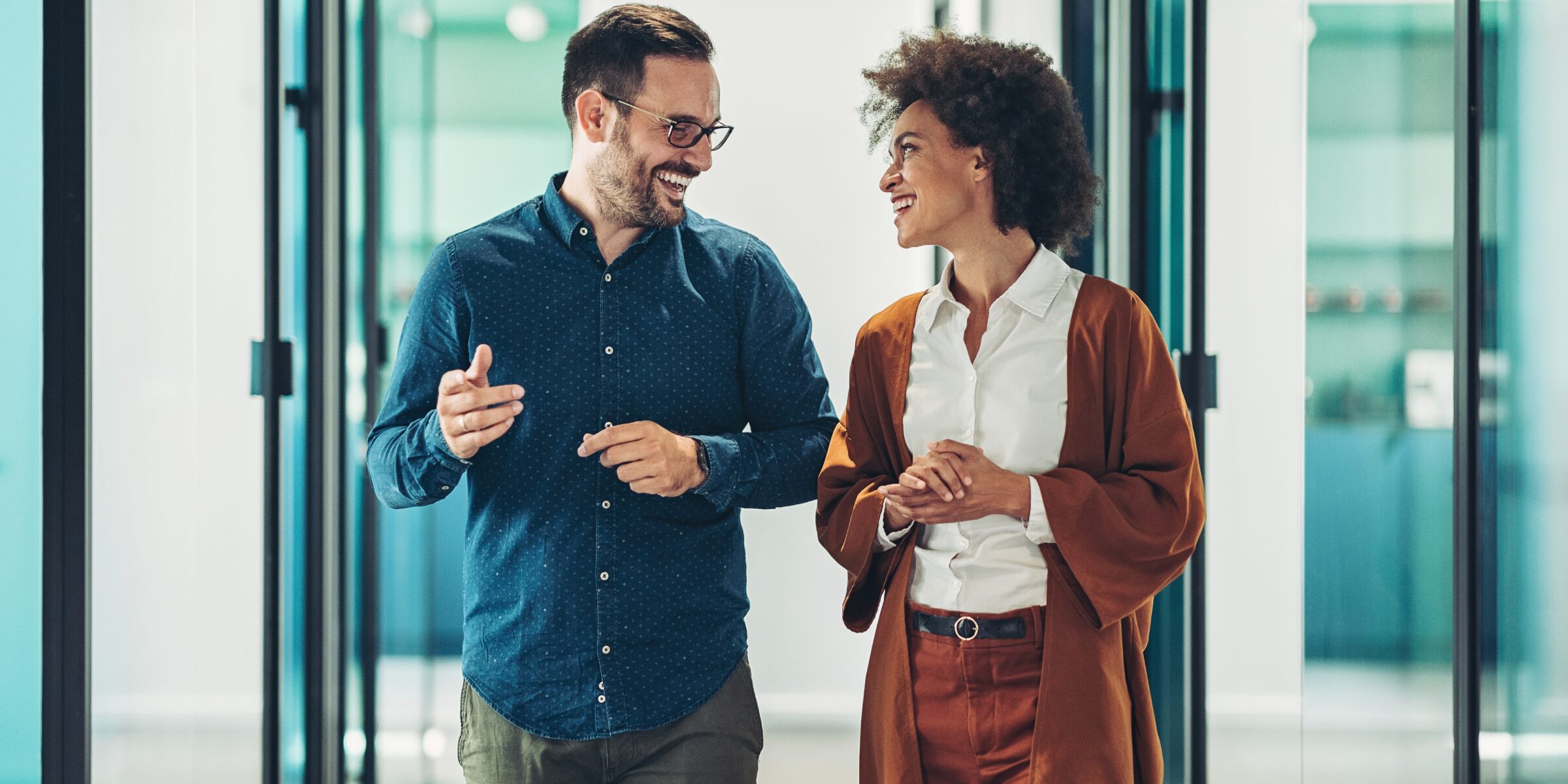Walk-and-Talk: Warum du deine Sitzzeiten in Meetings reduzieren solltest