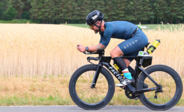 Franz Mayr auf seinem Bike beim Training für den Challenge Roth