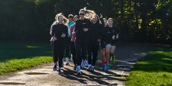 Gemeinsame Laufrunde der Teilnehmerinnen beim Rethink Event von Garmin in Leipzig